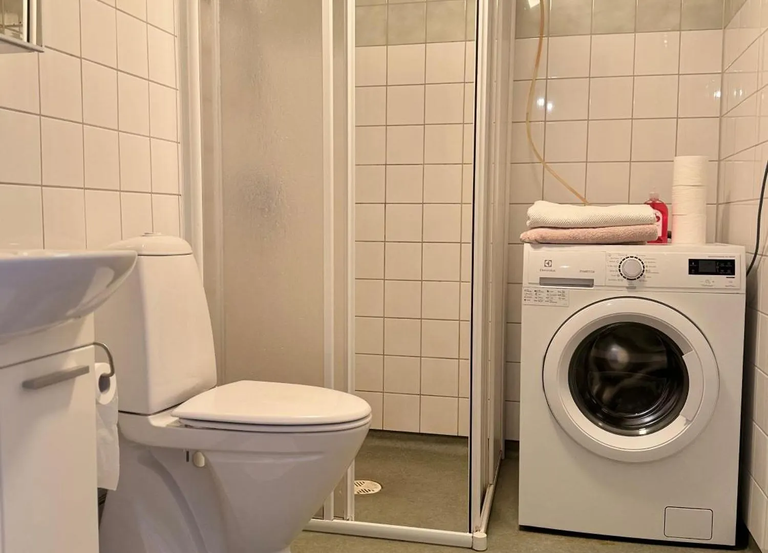 3 Room Accommodation In Trollhaettan